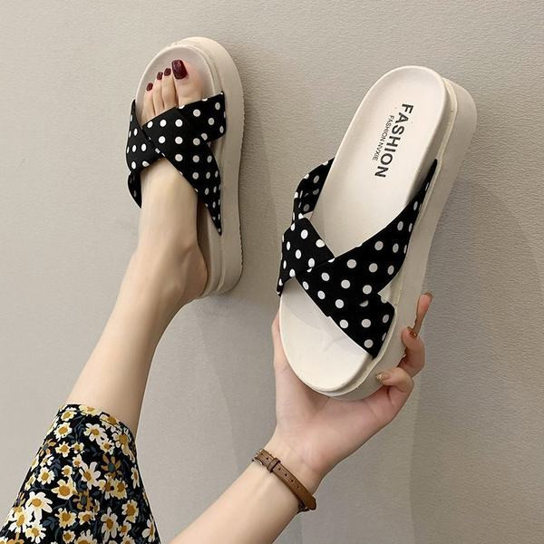 Papuci dama cu puncte in doua culori