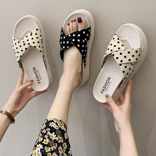 Papuci dama cu puncte in doua culori