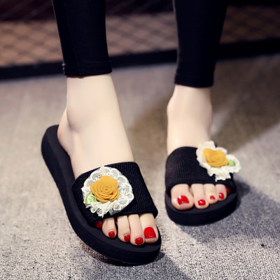 Sieviešu čības ar mežģīņu un ziedu rotājumu