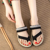 Model nou de papuci de dama antiderapanti in doua culori