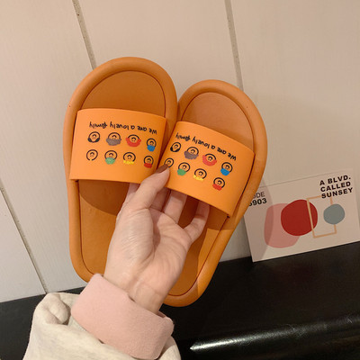 Άνετες γυναικείες παντόφλες σε διάφορα χρώματα με διαφορετικές εφαρμογές