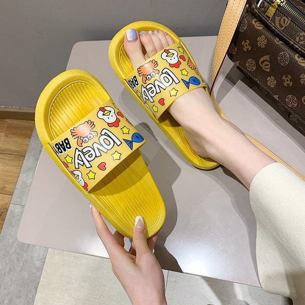 Ležerne ženske papuče - s ravnim potplatom i šarenom aplikacijom