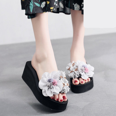 Papuci antiderapanti de dama decorati cu flori