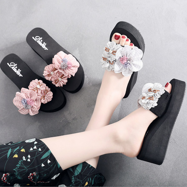 Papuci antiderapanti de dama decorati cu flori