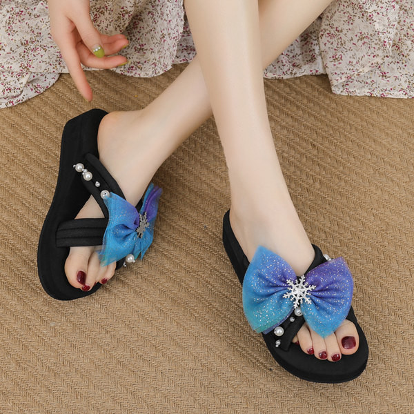 Model nou de papuci de dama cu perle si panglica