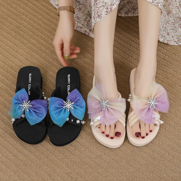 Model nou de papuci de dama cu perle si panglica