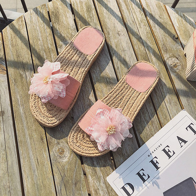 Παντόφλες casual γυναικείες με στοιχείο 3D - επίπεδη σόλα