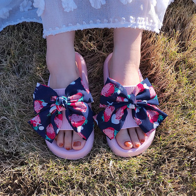 Παντόφλες casual με κορδέλα και επίπεδη σόλα