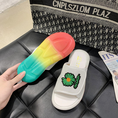 Γυναικείες παντόφλες με κέντημα και επίπεδη σόλα