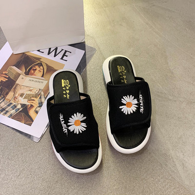 Γυναικείες παντόφλες με κέντημα και επίπεδη σόλα