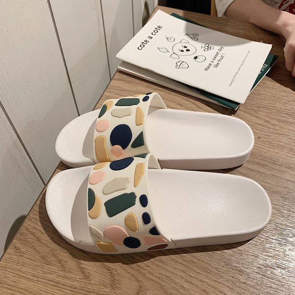 Νέο μοντέλο γυναικείες παντόφλες σιλικόνης με γεωμετρικά σχήματα