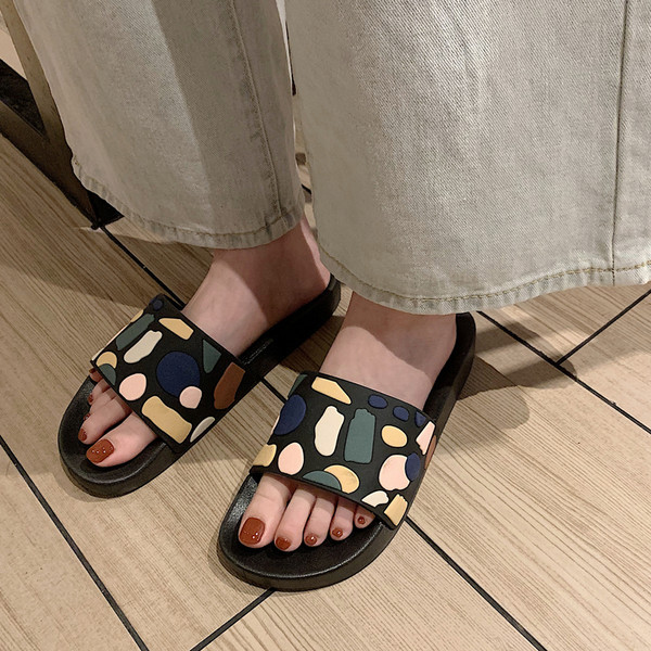 Νέο μοντέλο γυναικείες παντόφλες σιλικόνης με γεωμετρικά σχήματα