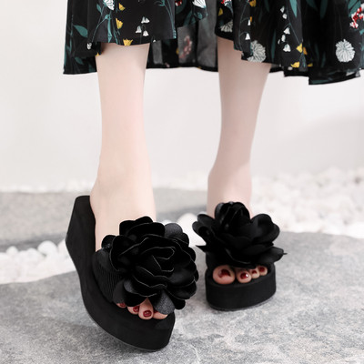 Sieviešu čības ar augstu platformu un 3D apdari