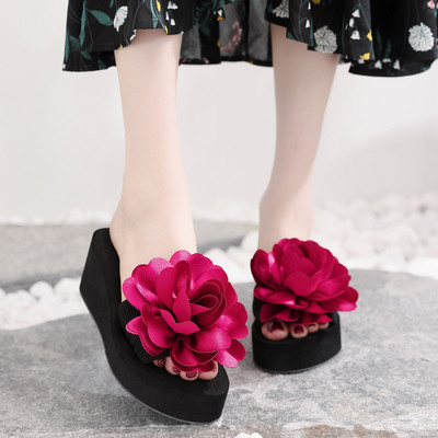 Sieviešu čības ar augstu platformu un 3D apdari