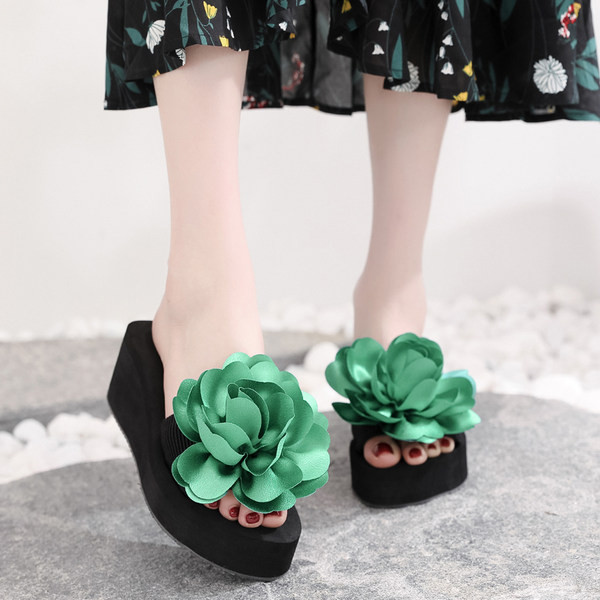 Sieviešu čības ar augstu platformu un 3D apdari