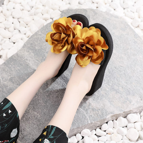 Sieviešu čības ar augstu platformu un 3D apdari