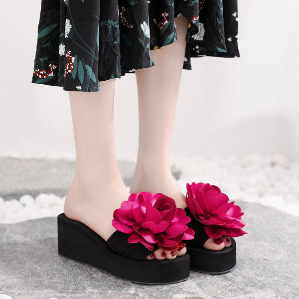 Sieviešu čības ar augstu platformu un 3D apdari