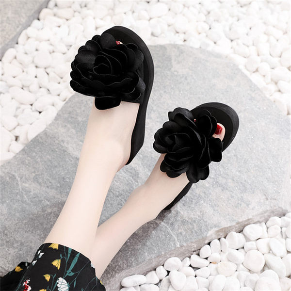 Sieviešu čības ar augstu platformu un 3D apdari