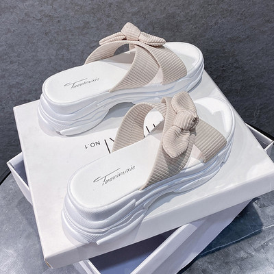 Papuci de damă cu talpă aspră și bretele încrucișate din material textil