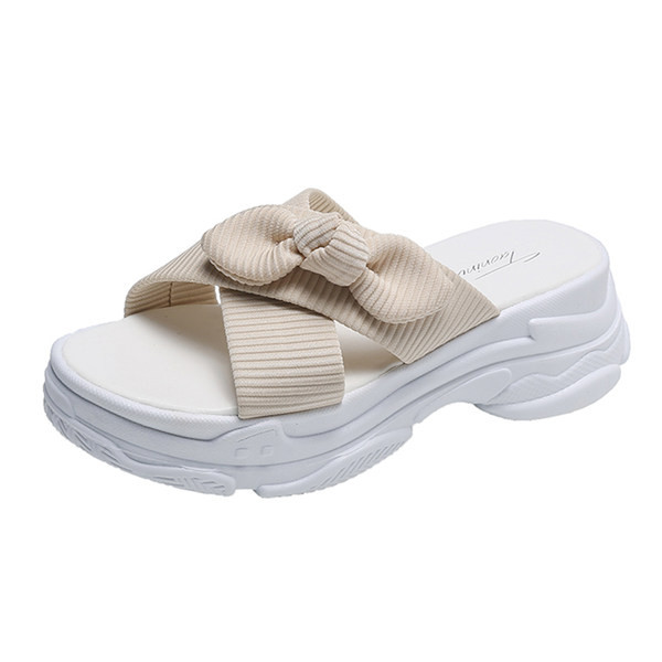 Papuci de damă cu talpă aspră și bretele încrucișate din material textil