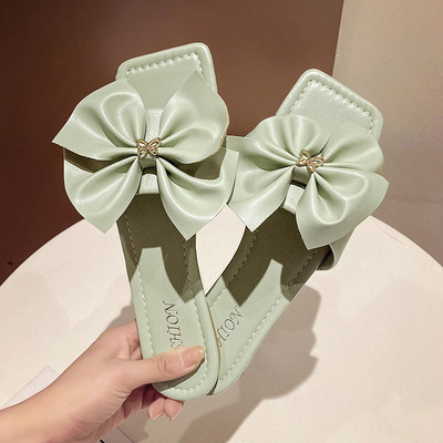 Papuci de dama moderni din piele cu panglica