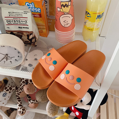 Νέο μοντέλο παντόφλες casual με εφαρμογή 3D