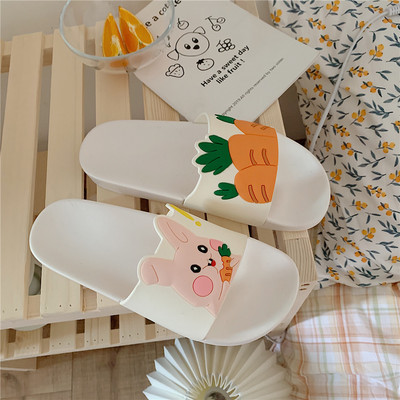 Νέο μοντέλο παντόφλες casual με εφαρμογή 3D