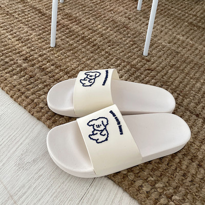 Νέο μοντέλο παντόφλες casual με εφαρμογή 3D