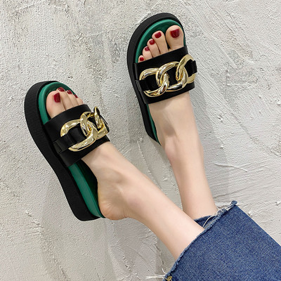 Papuci de damă cu lanț metalic și talpă plată