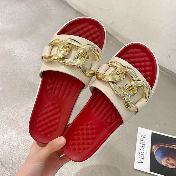 Papuci de damă cu lanț metalic și talpă plată