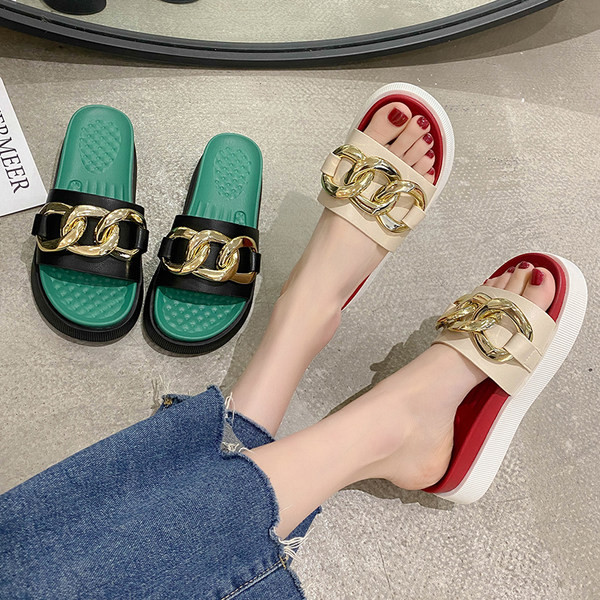 Papuci de damă cu lanț metalic și talpă plată