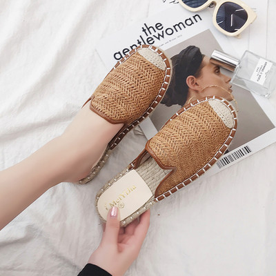 Papuci de dama inchisi cu talpa plata