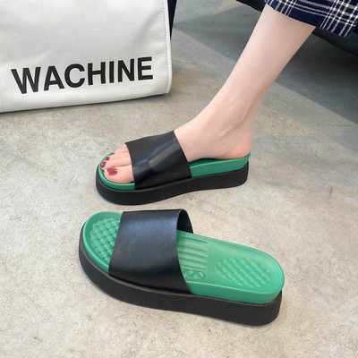 Κλασικό μοντέλο γυναικείες παντόφλες με επίπεδη σόλα - οικολογικό δέρμα