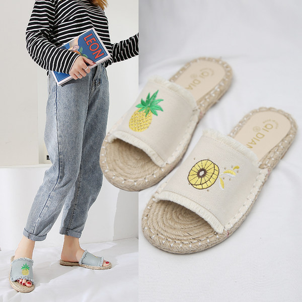 Γυναικείες παντόφλες από ύφασμα με κέντημα και επίπεδη σόλα