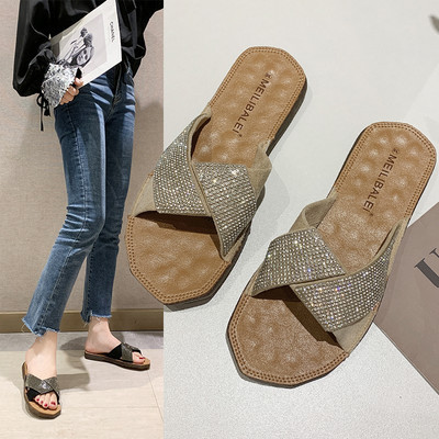 Sieviešu ikdienas čības ar dekoratīviem akmeņiem