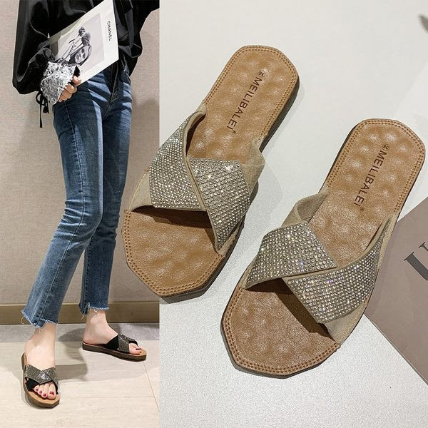 Sieviešu ikdienas čības ar dekoratīviem akmeņiem