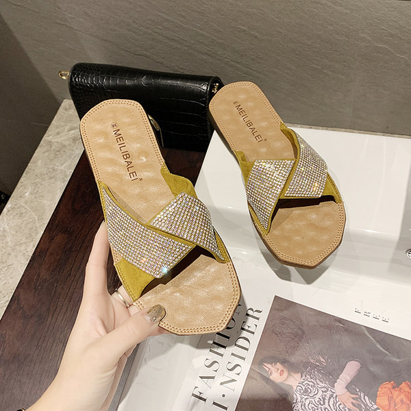 Sieviešu ikdienas čības ar dekoratīviem akmeņiem