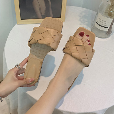 Sieviešu kvadrātveida čības no mākslīgās ādas ar plakanu zoli