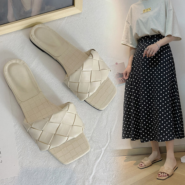 Sieviešu kvadrātveida čības no mākslīgās ādas ar plakanu zoli