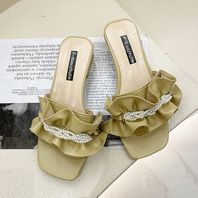 Papuci de dama actuali cu perle si bucle