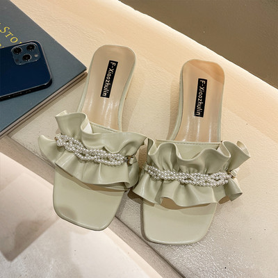 Papuci de dama actuali cu perle si bucle