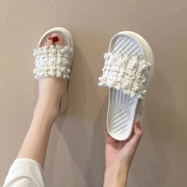 Papuci casual de dama decorati cu perle