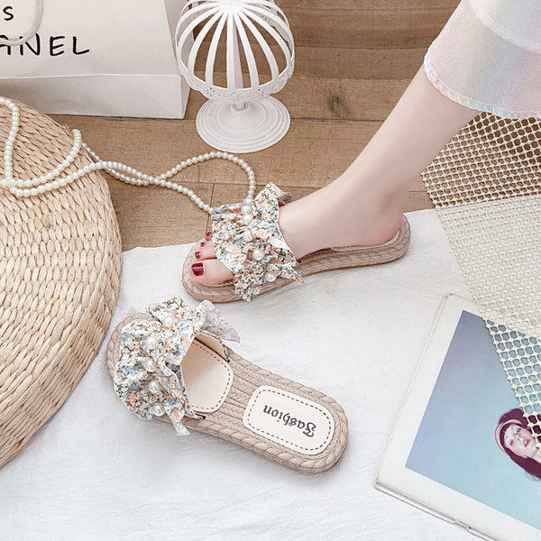 Papuci de dama actuali cu perle