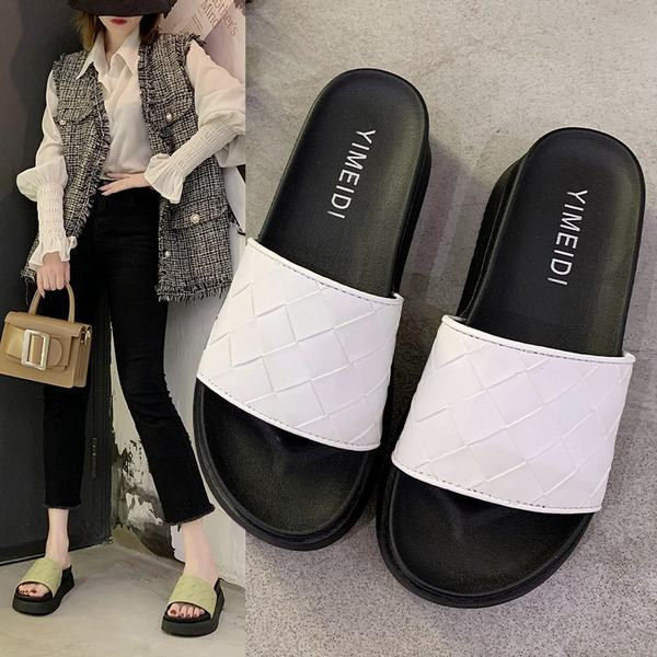 Sieviešu čības ar plakanu zoli - tīrs modelis