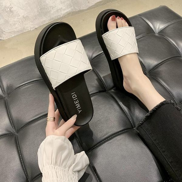 Sieviešu čības ar plakanu zoli - tīrs modelis