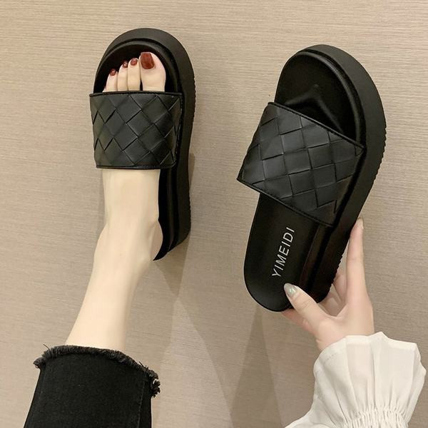 Sieviešu čības ar plakanu zoli - tīrs modelis