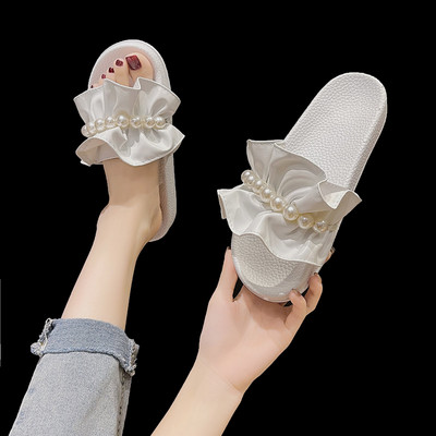 Γυναικείες παντόφλες νέο μοντέλο με πέρλες σε λευκό και μαύρο χρώμα