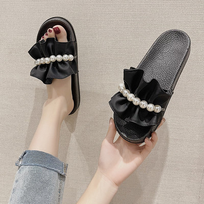 Γυναικείες παντόφλες νέο μοντέλο με πέρλες σε λευκό και μαύρο χρώμα