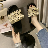 Model nou de papuci cu puncte pentru femei