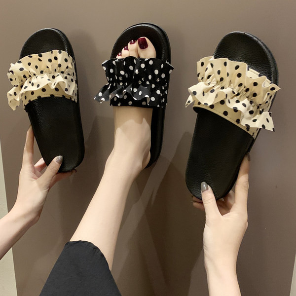 Model nou de papuci cu puncte pentru femei